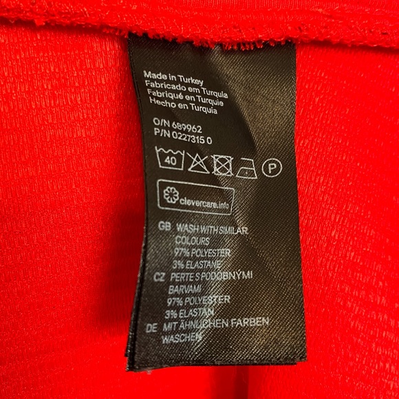 Divided by H&M Red Ribbed A-Line Flare Skater Mini Skirt with Zip Back - Size XS - Picture 7 of 8